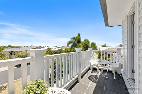 NEW HAVEN - Garden View Balcony - Australian Destinations 0