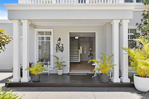 NEW HAVEN - Garden View Balcony - Australian Destinations 3