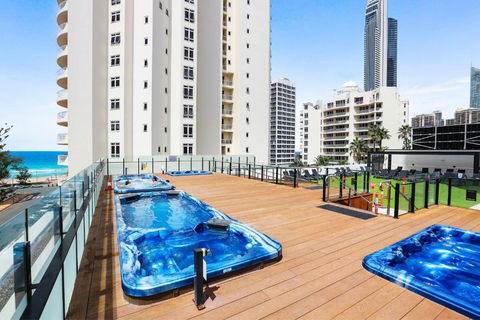 NEW Stunning Central Surfers Studio Apartment. - Australian Destinations 2