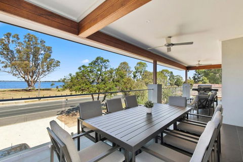 NEW - Sunrise Waters Holiday House - Australian Destinations 0