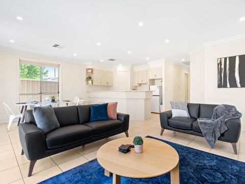 No Stairs, Big House, Garage Richmond Residence 2 - Australian Destinations 2