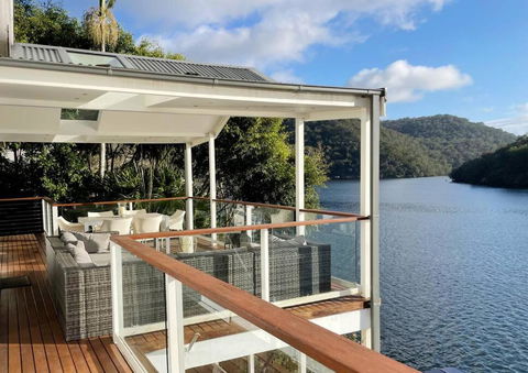 NINE At Berowra Waters, Luxury Waterfront With Hot Tub - Australian Destinations 0