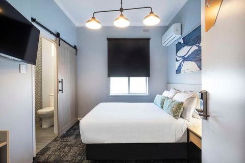 Nightcap At Rex Hotel - Australian Destinations 0