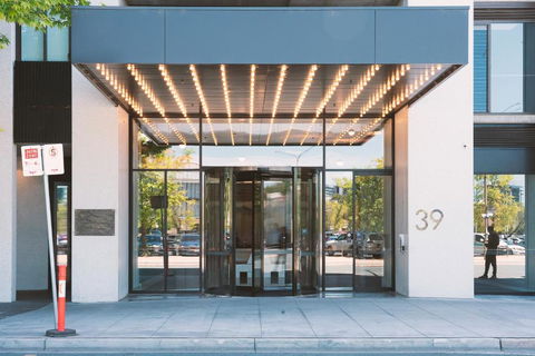 Patio Mt View 1BR Apt In CBD Near ANU And Museum With Free Parking And WiFi - Australian Destinations 0