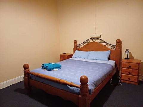 PETERBOROUGH HOTEL - Australian Destinations 3