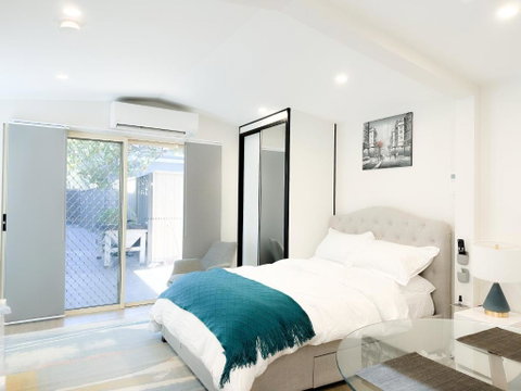 Private, Local Living Studio In Mascot, Airport - Australian Destinations 0