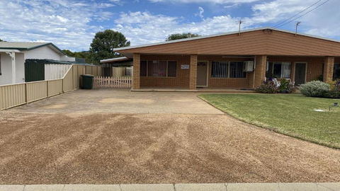 Puggle Palace - Australian Destinations 0