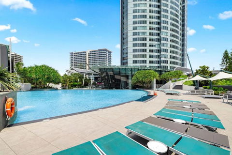 Q Tower At Surfers Paradise - From Level 3 - Private & Self Contained Apartments - Australian Destinations 0
