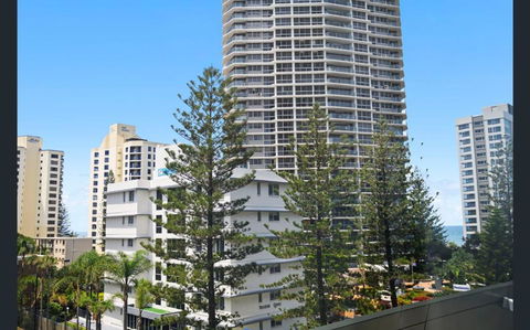 Q Tower At Surfers Paradise - From Level 3 - Private & Self Contained Apartments - Australian Destinations 1