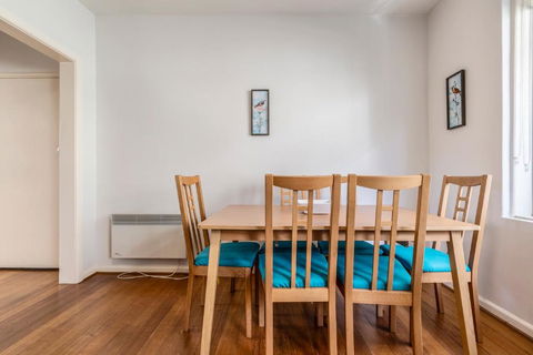 Quaint & Homey Ripponlea Flat - Australian Destinations 3