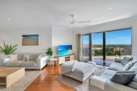 Rainbow Towers 2 Rainbow Beach - Australian Destinations 2