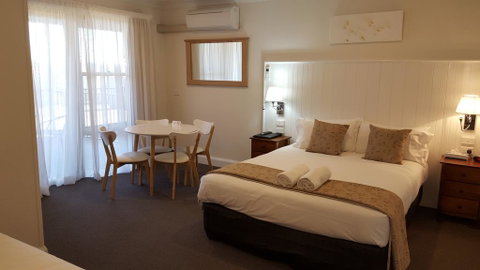 Bathurst Gold Panner - Australian Destinations 0