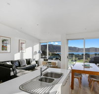 BAY VUE - top floor apartment amazing views - Australian Destinations