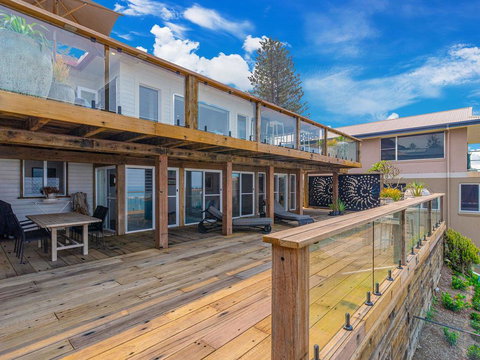 Beach Shack On Main Yamba Magnificent Views Photos Available Shortly Free WiFi - Australian Destinations 3