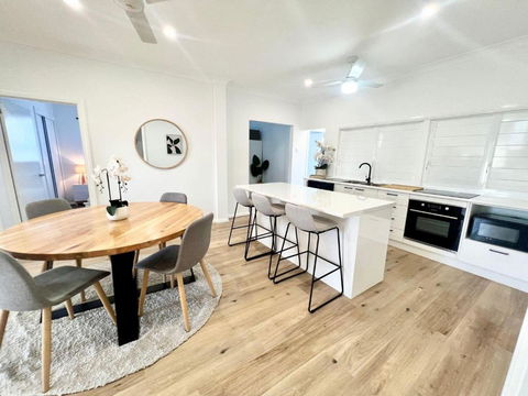 Renovated Queenslander - Upstairs 2km To Stadium - Australian Destinations 0