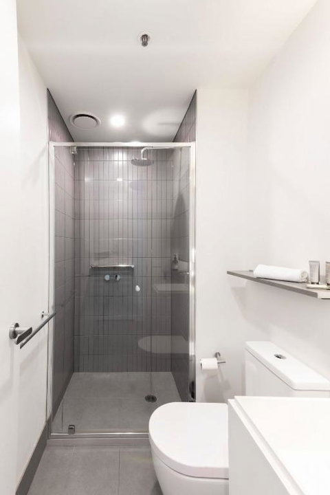 Resort Style Living 2 Bed Apt With Pool BBQ - Australian Destinations 2