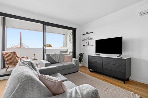 Retreat On Bellerine I 2BR Apartment I Geelong CBD - Australian Destinations 0