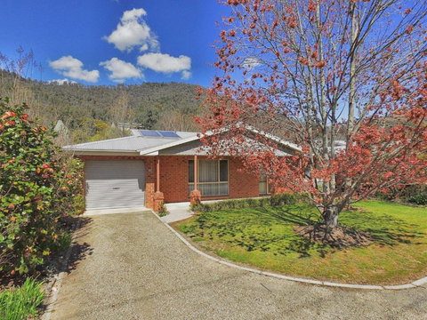 Right In Bright - Australian Destinations 1