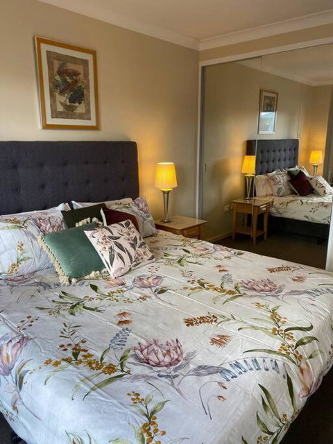 RIVERSIDE CITY VIEW PARKING NETFLIX WIFI WINE FREE - Australian Destinations 1