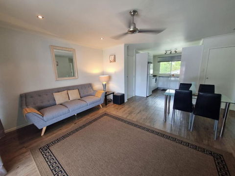 Residential Two-bedroom Unit On The Strand, Self-check In, Wi-fi - Australian Destinations 0
