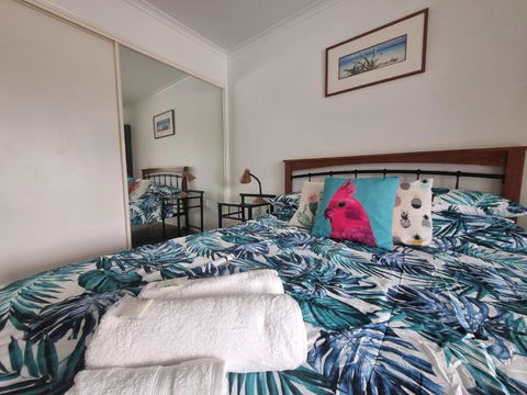 Residential Two-bedroom Unit On The Strand, Self-check In, Wi-fi - Australian Destinations 2