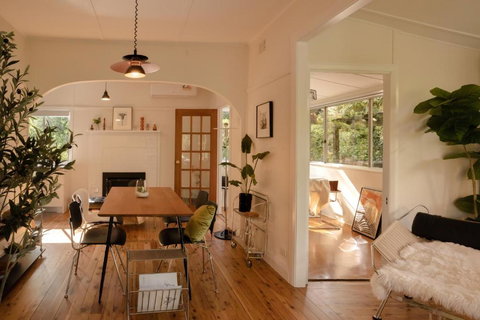 Romantic Garden Cottage With Home Cinema - Australian Destinations 1