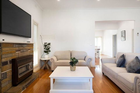 Rosebud Reset - A Beachside Group Getaway - Australian Destinations 1