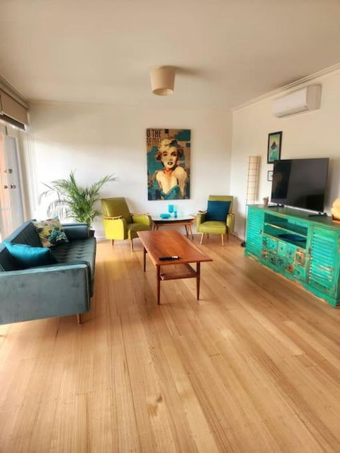 Rosebud Retro Retreat - Australian Destinations 0