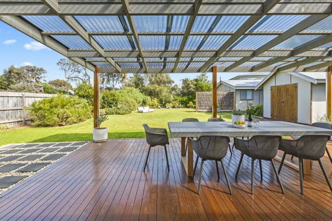 Salt Air Beach Retreat - 280m Walk To Foreshore, Check Out 5pm Sunday! - Australian Destinations 2