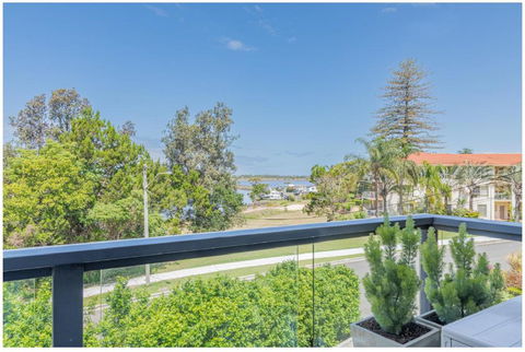 Salt & Sand Getaway - Australian Destinations 0