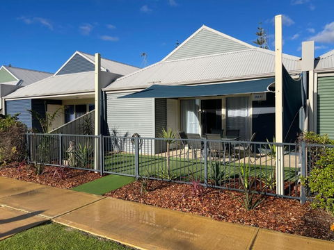 Sandpiper Escape - Australian Destinations 0