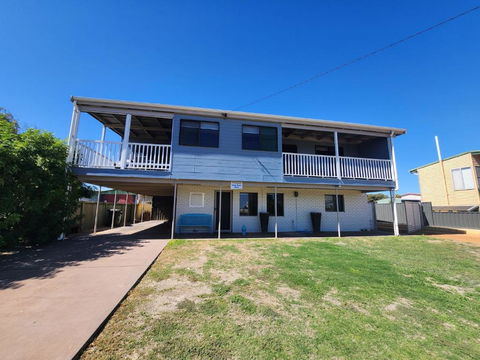Sands Beach House - Australian Destinations 1