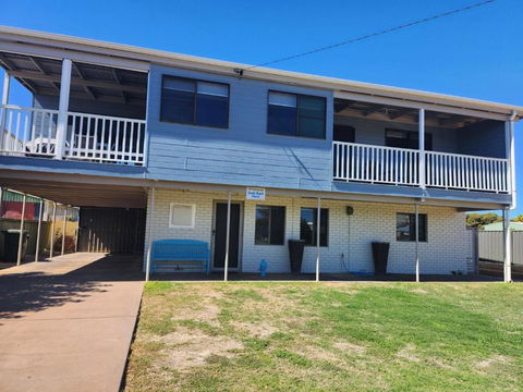 Sands Beach House - Australian Destinations 0