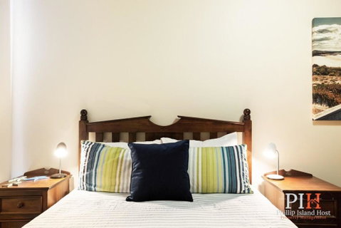 Sandy Bay Getaway W Spa 4 Bdr - Australian Destinations 2