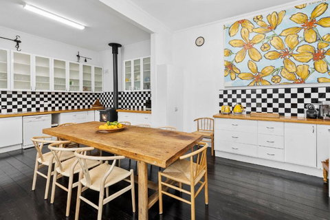 WARATAH At Queenscliff - Australian Destinations 3