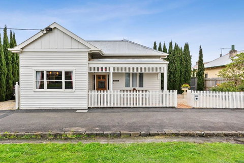 WARATAH At Queenscliff - Australian Destinations 2