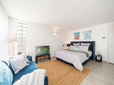 XQ Collection La Casa De Frida - Modern Studio With Balcony - Australian Destinations 3