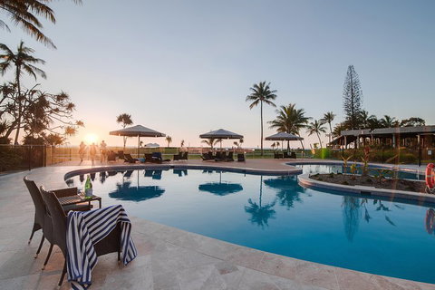 Tangalooma Island Resort Whale Watching Day Cruise With Dolphin Feeding - Australian Destinations 4